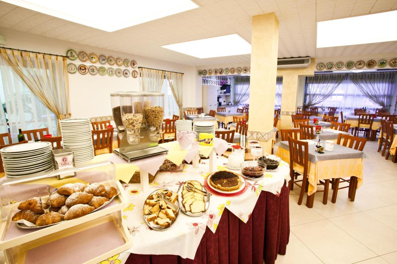 Hotel Dolcevita Cesena Bagian luar foto
