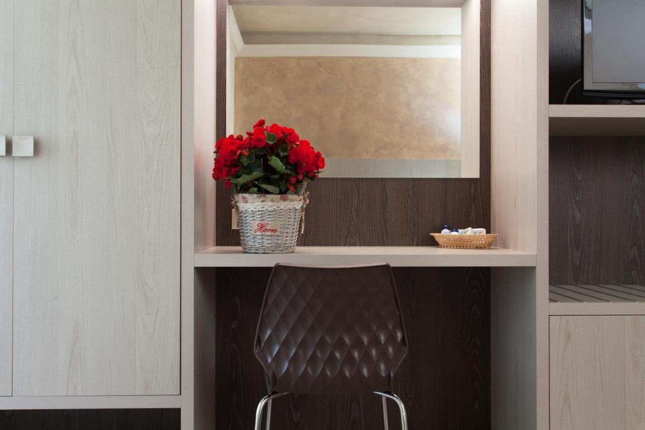 Hotel Dolcevita Cesena Bagian luar foto