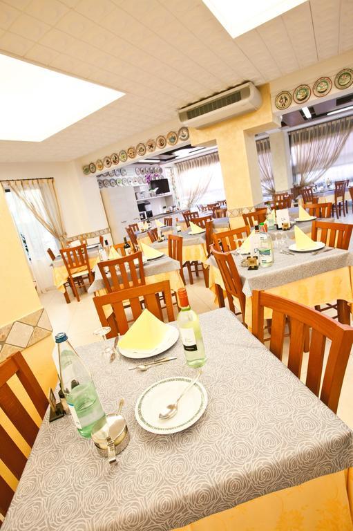 Hotel Dolcevita Cesena Bagian luar foto