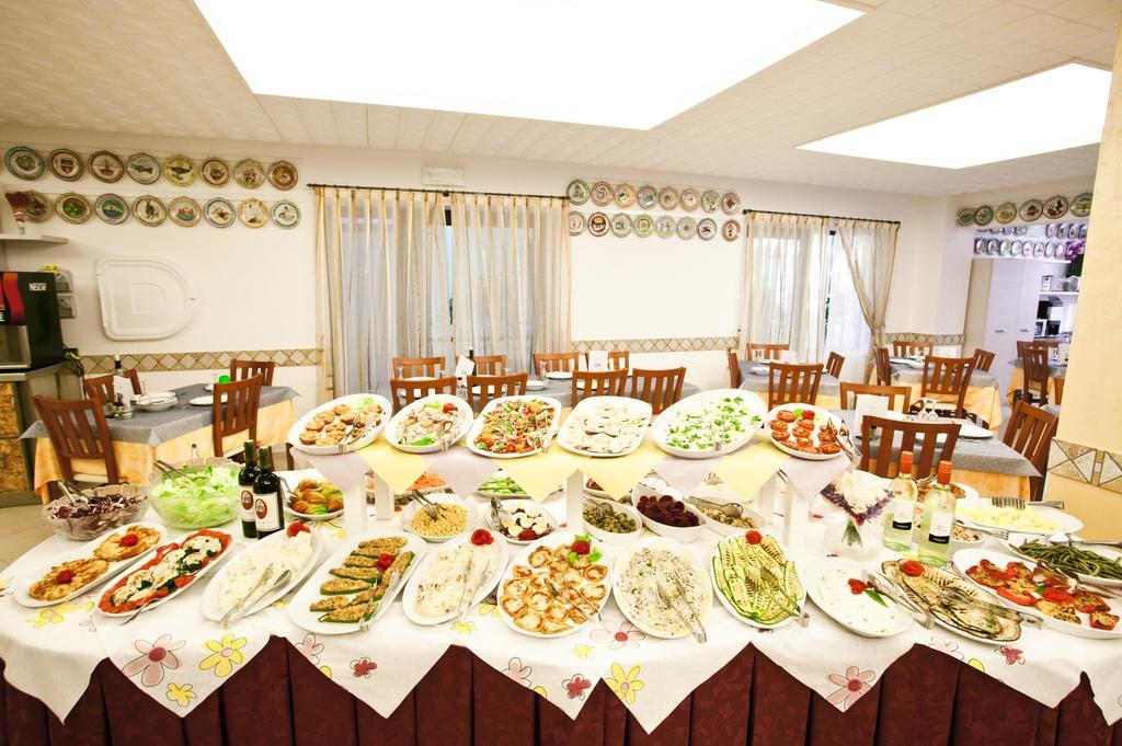 Hotel Dolcevita Cesena Bagian luar foto