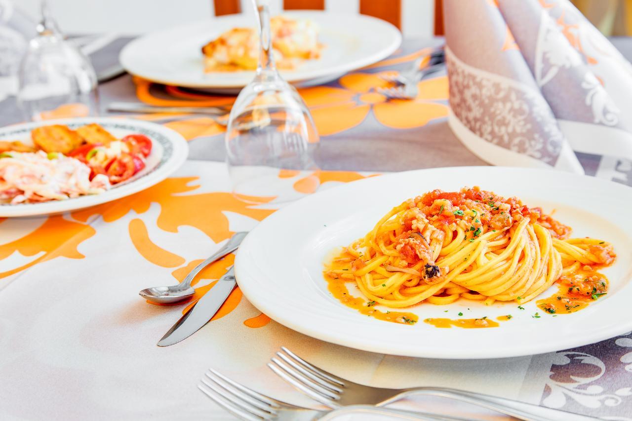 Hotel Dolcevita Cesena Bagian luar foto