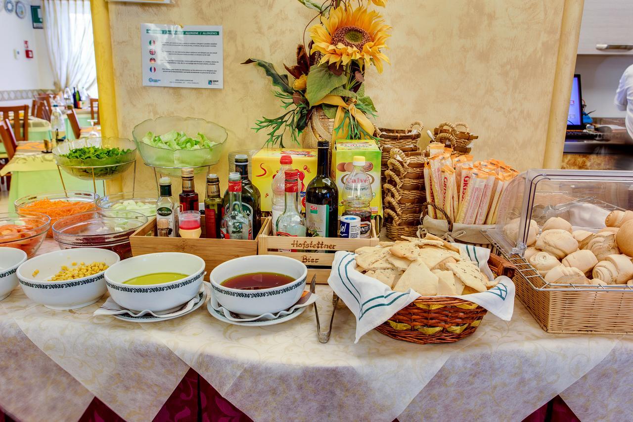 Hotel Dolcevita Cesena Bagian luar foto